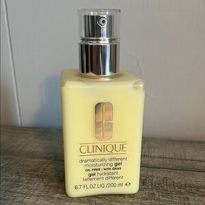 Clinique Dramatically Different Moisturizing Gel - Creamy Yellow